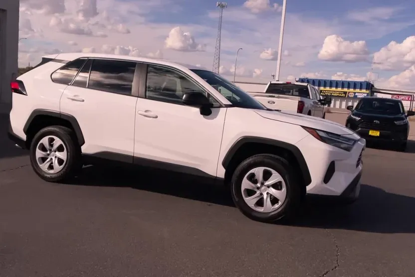 2024 Toyota RAV4 LE photo 1