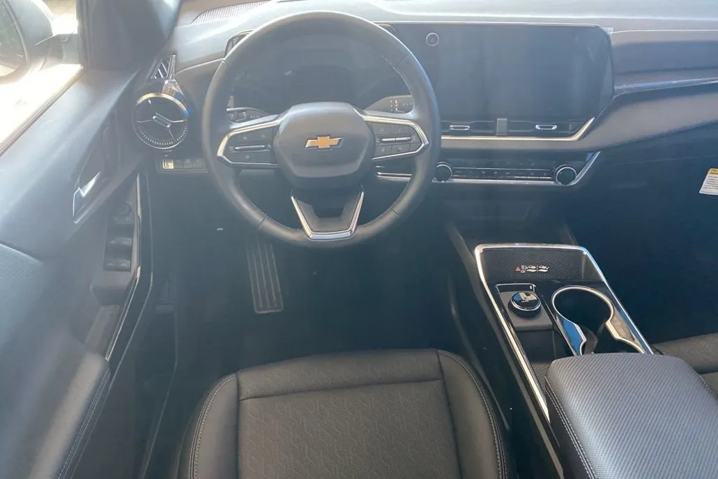 2026 Chevrolet Equinox LT photo 1