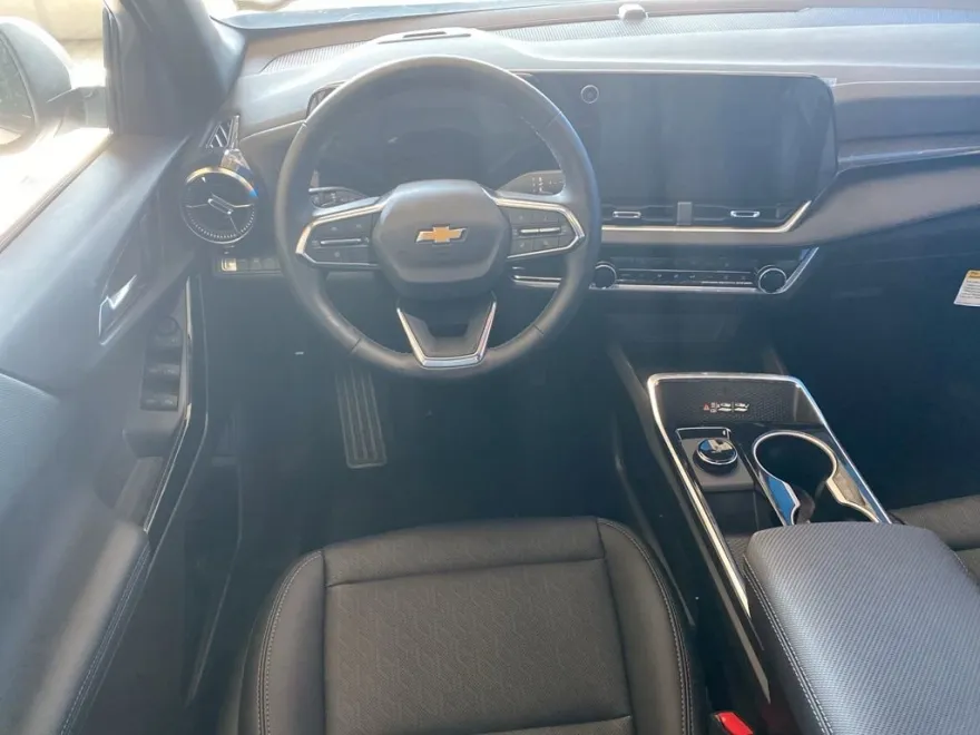 2026 Chevrolet Equinox LT photo 1