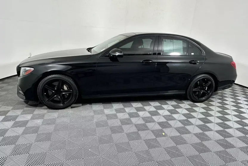 2017 Mercedes Benz E 300 Sedan photo 1