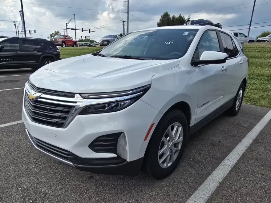 2024 Chevrolet Equinox LT photo 1