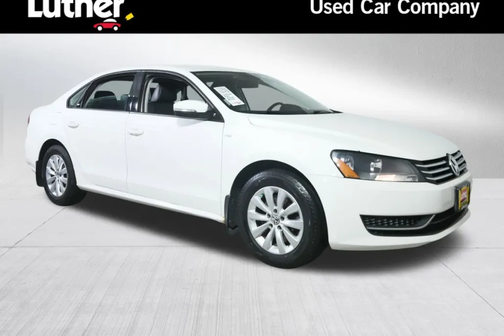 2015 Volkswagen Passat S photo 1