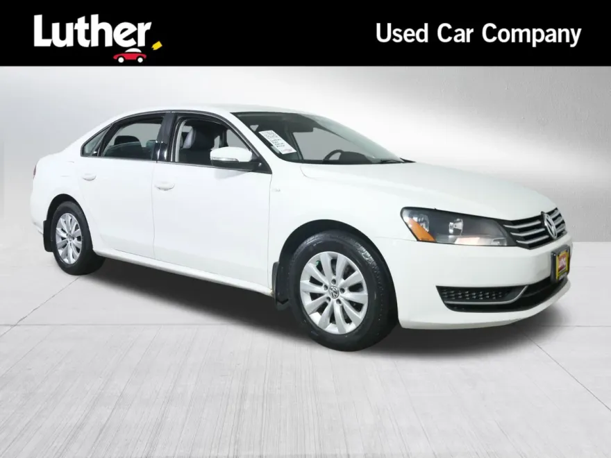 2015 Volkswagen Passat S photo 1
