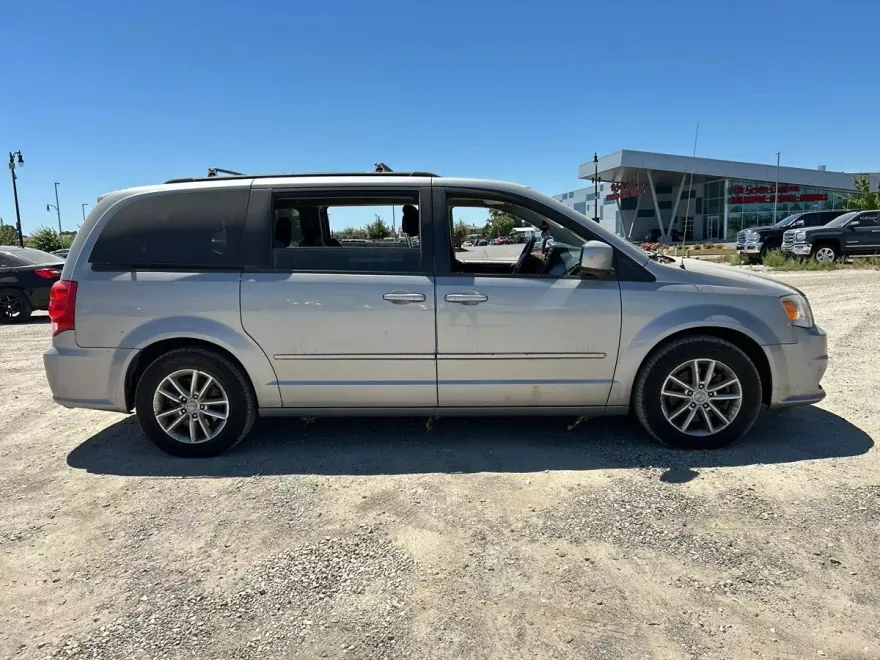 2015 Dodge Grand Caravan SXT photo 1