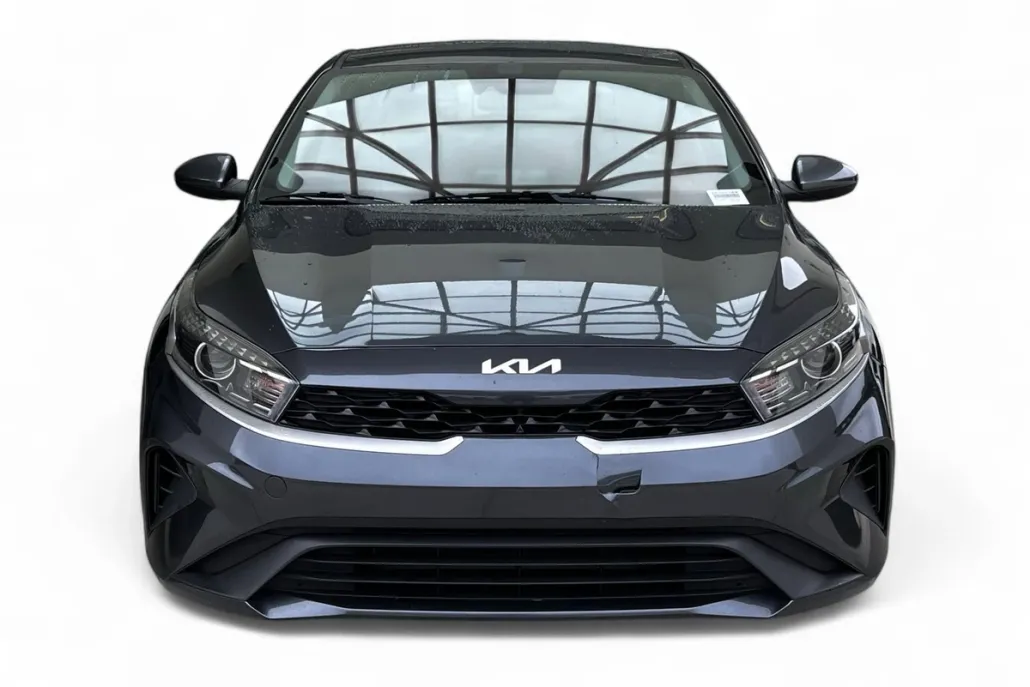2023 Kia Forte LXS photo 1