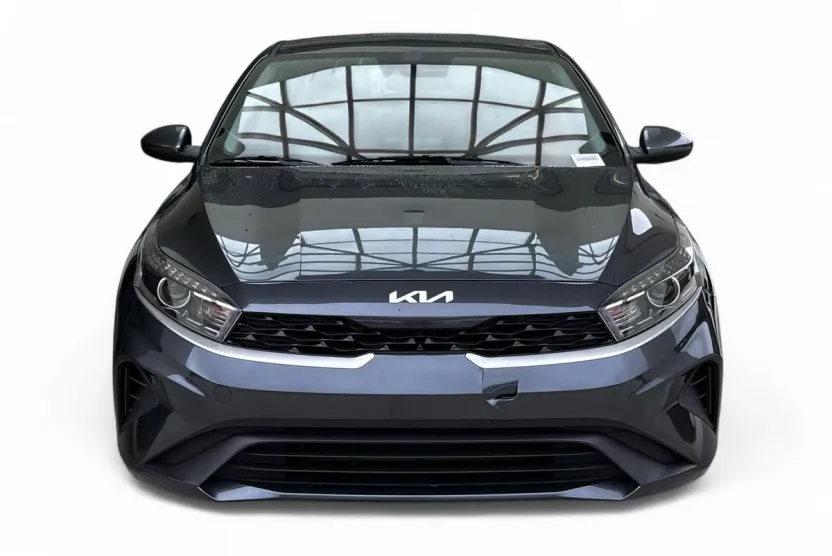 2023 Kia Forte LXS photo 1