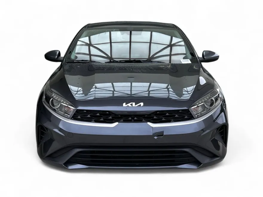 2023 Kia Forte LXS photo 1