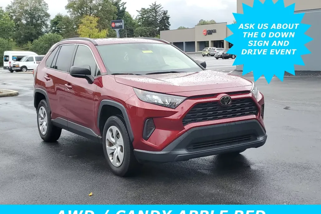 2021 Toyota RAV4 LE photo 1