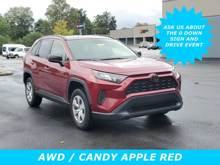 2021 Toyota RAV4 LE photo 1