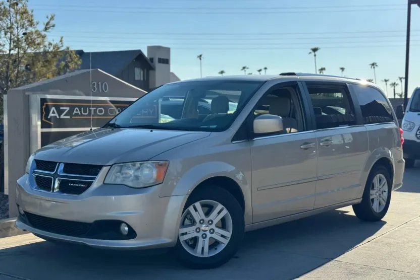 2013 Dodge Grand Caravan Crew photo 1
