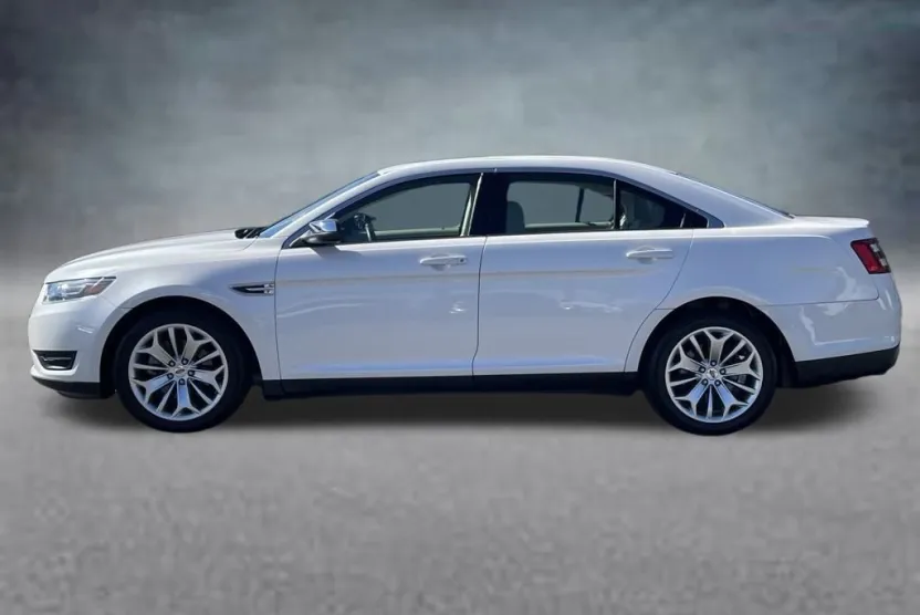2019 Ford Taurus Limited photo 1