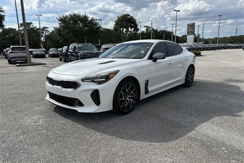 2022 Kia Stinger GT-Line photo 1
