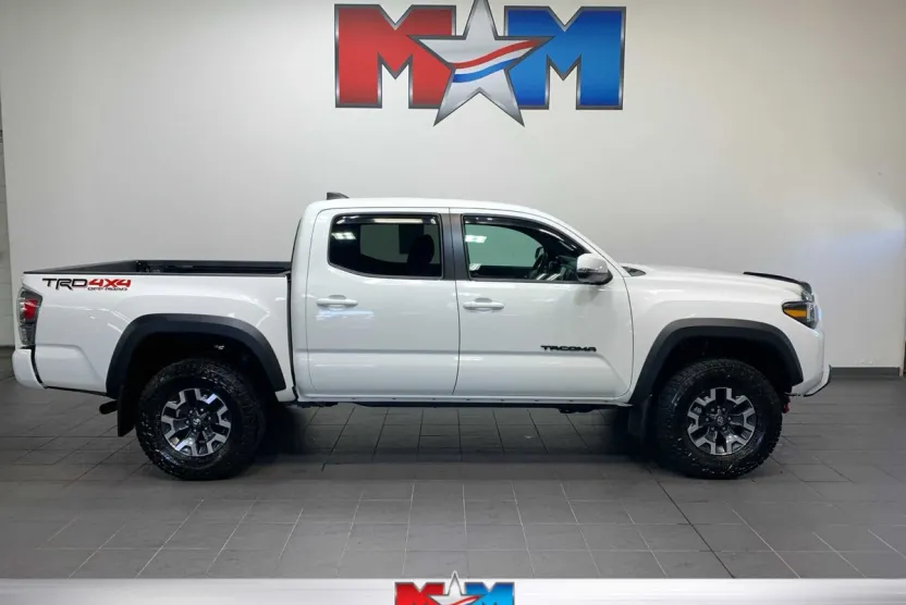 2023 Toyota Tacoma TRD V6 photo 1