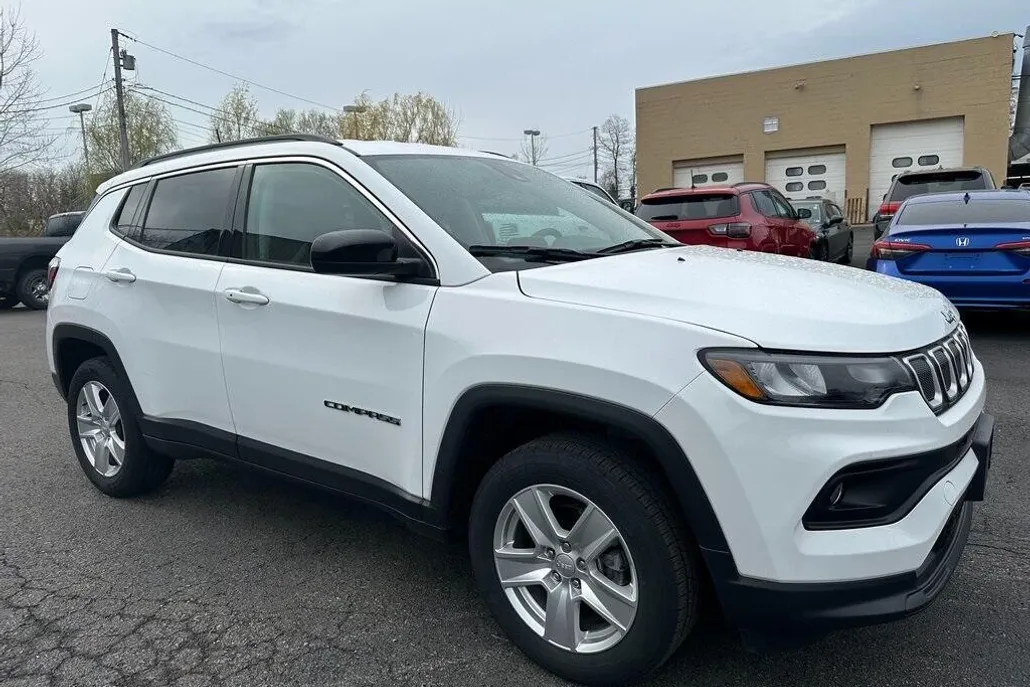 2022 Jeep Compass Latitude photo 1