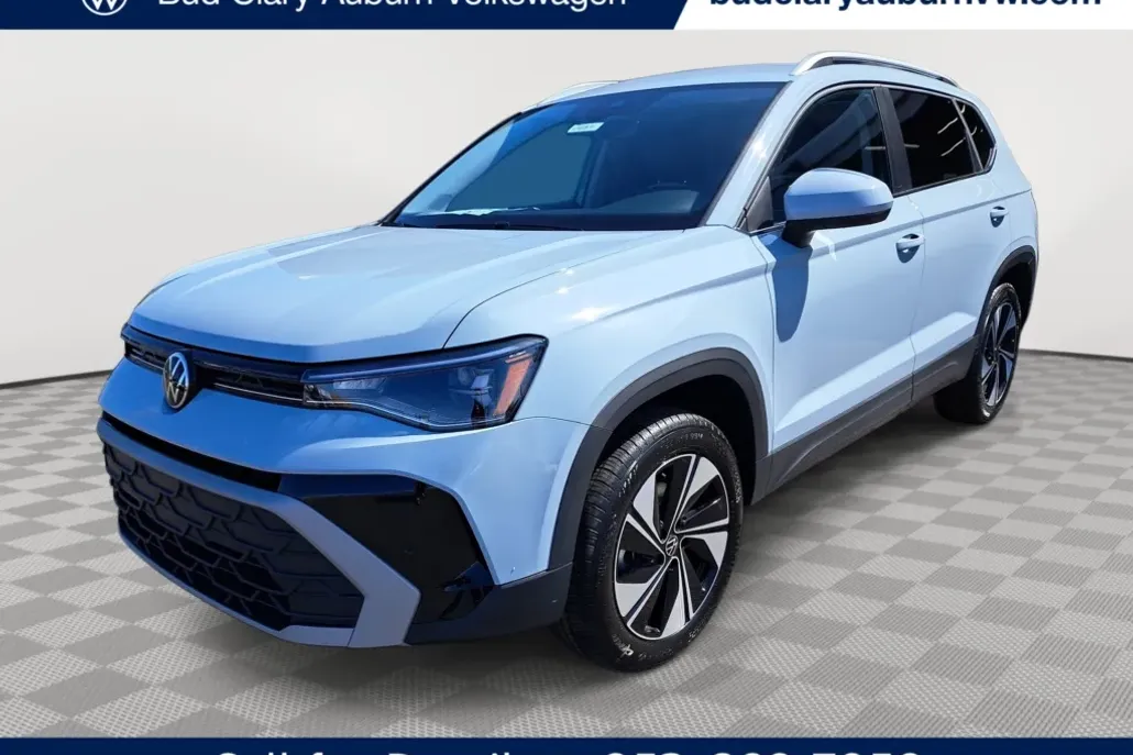 2025 Volkswagen Taos SE photo 1