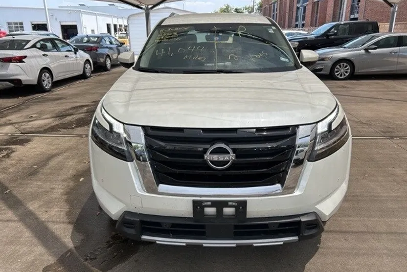 2023 Nissan Pathfinder SL photo 1