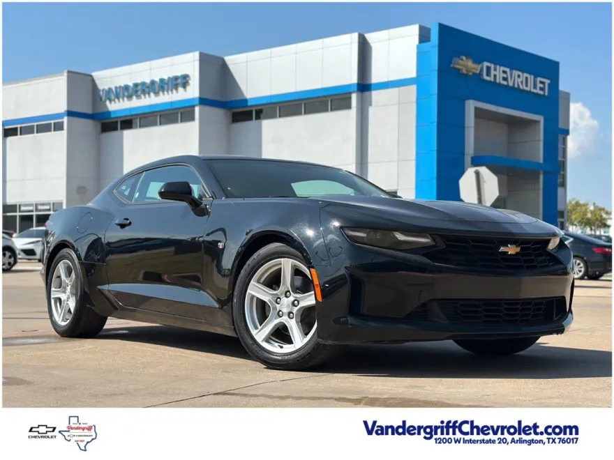 2023 Chevrolet Camaro 1LT photo 1