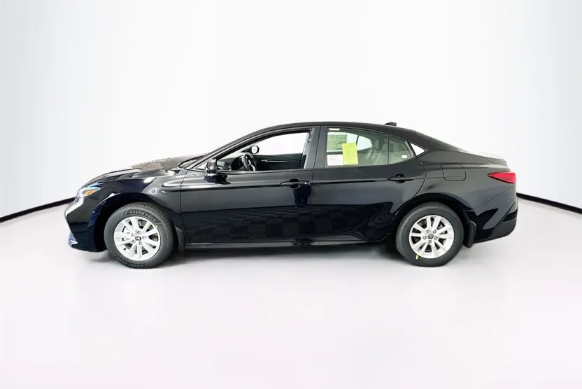 2025 Toyota Camry LE photo 1