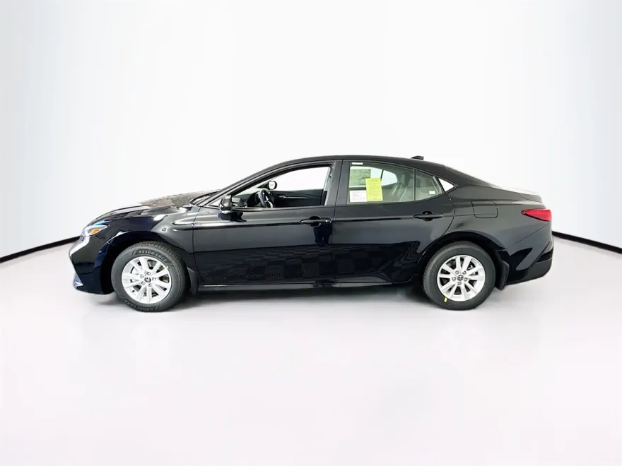 2025 Toyota Camry LE photo 1