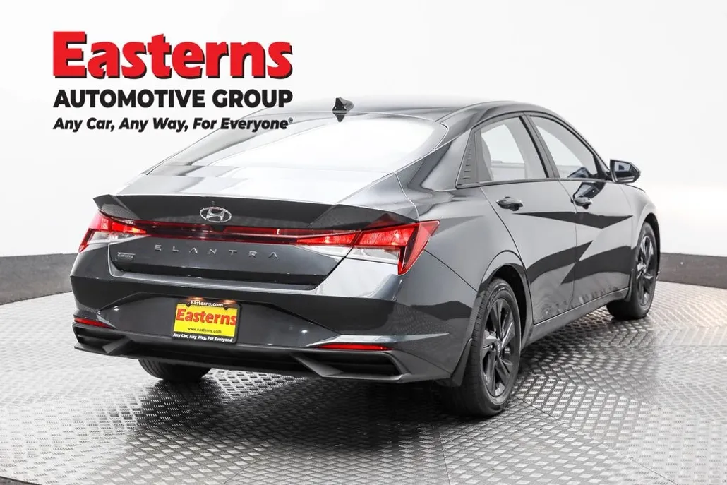 2021 Hyundai Elantra SEL Convenience photo 1