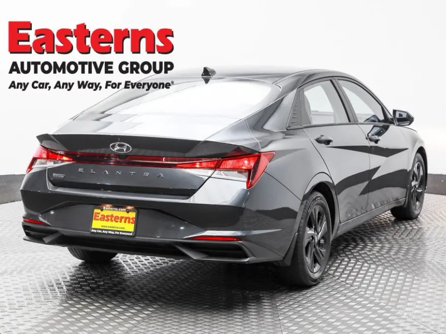 2021 Hyundai Elantra SEL Convenience photo 1