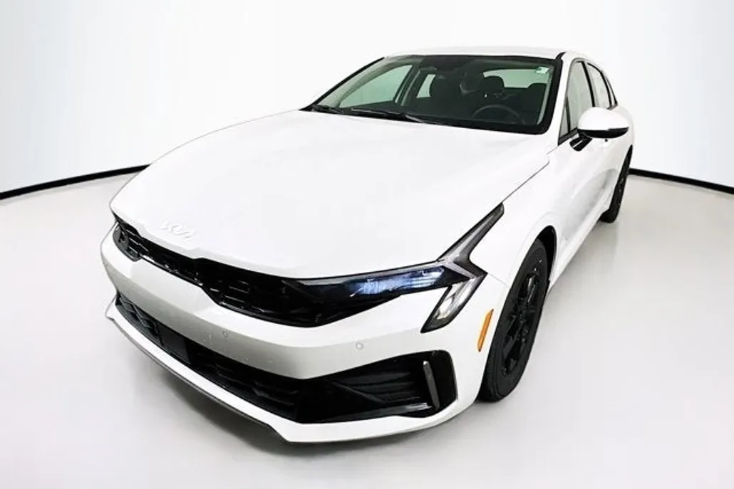 2025 Kia K5 LXS photo 1