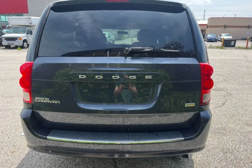 2014 Dodge Grand Caravan SE photo 1