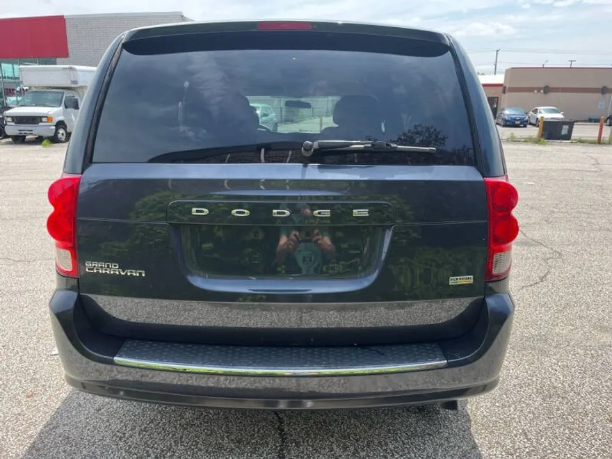 2014 Dodge Grand Caravan SE photo 1