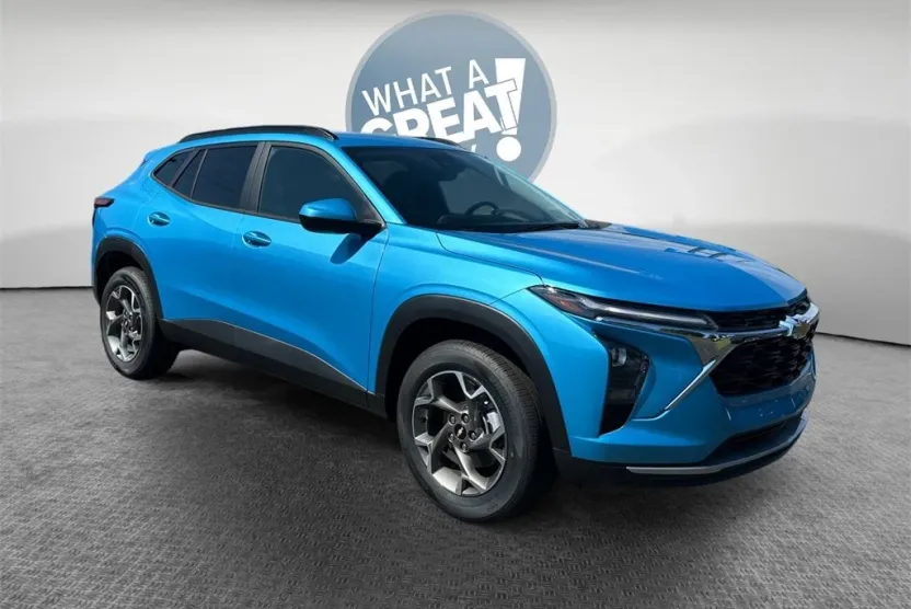 2025 Chevrolet Trax LT photo 1