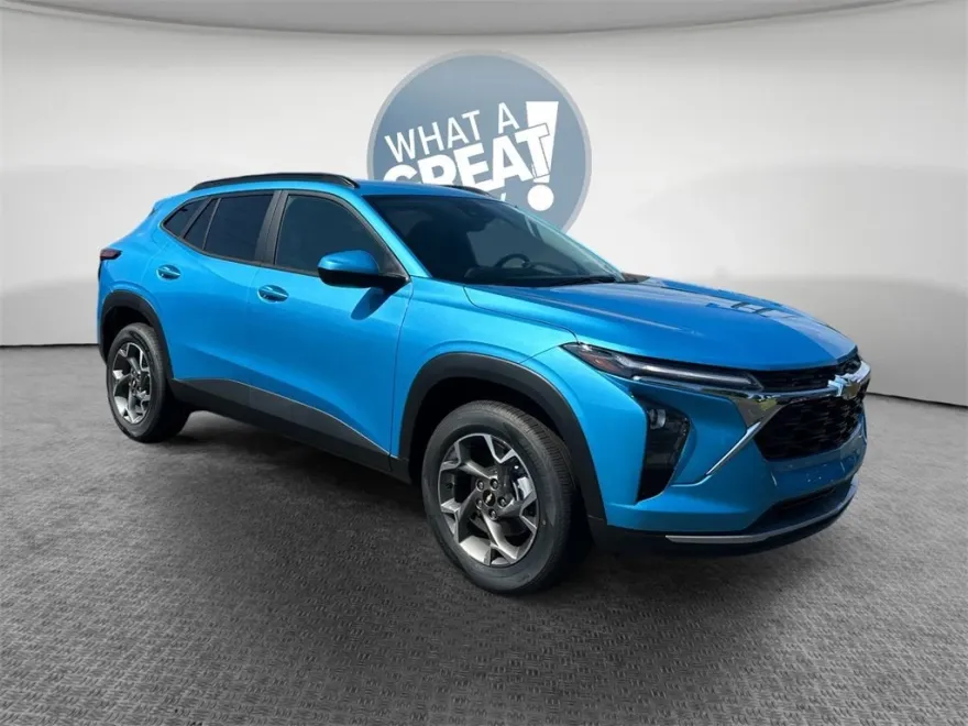2025 Chevrolet Trax LT photo 1