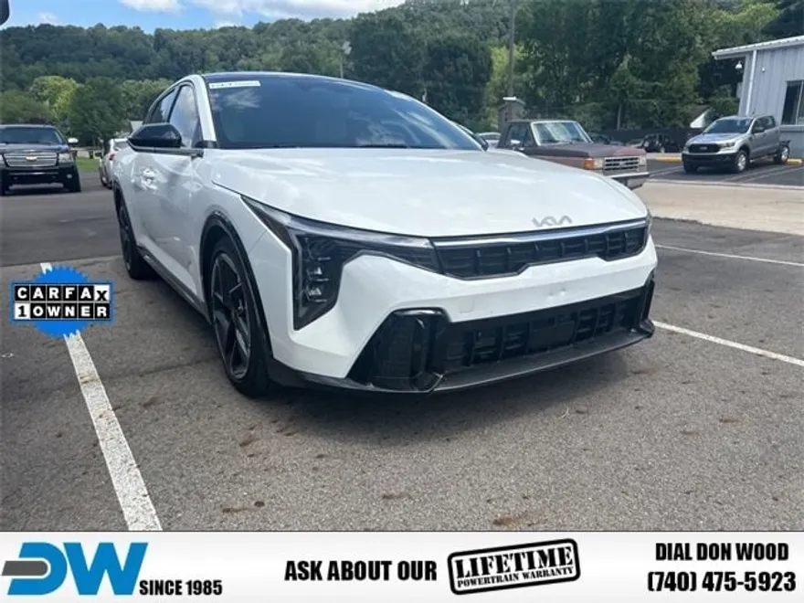 2025 Kia K4 GT-Line photo 1
