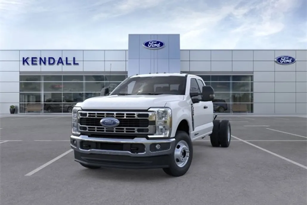 2025 Ford F-350 photo 1