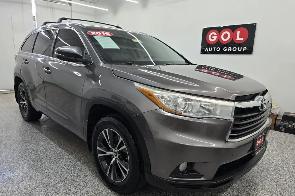 2016 Toyota Highlander XLE photo 1