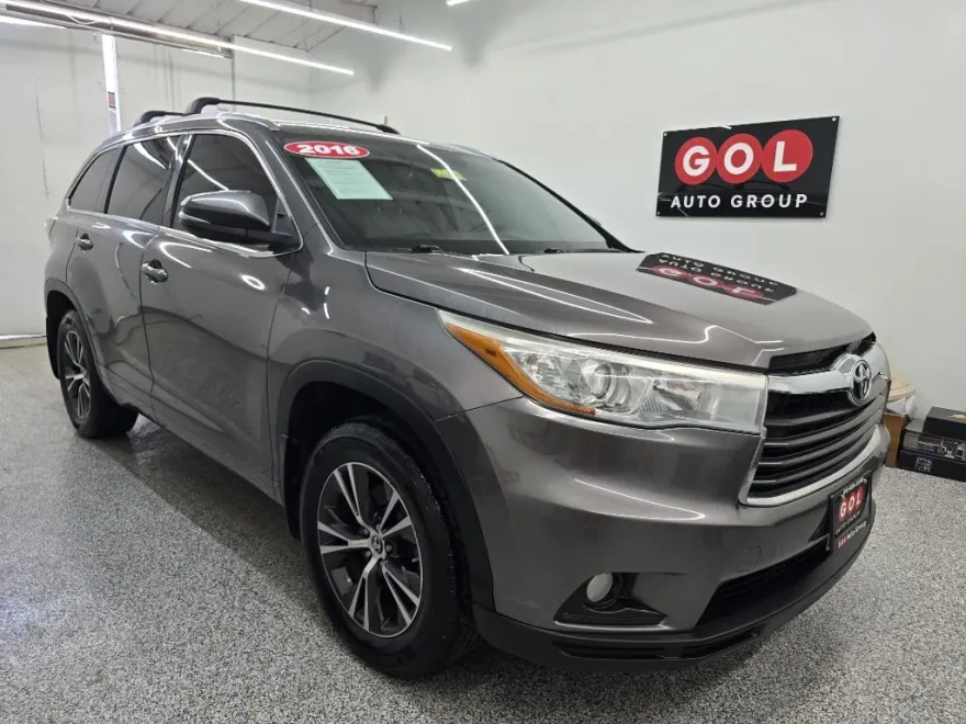 2016 Toyota Highlander XLE photo 1