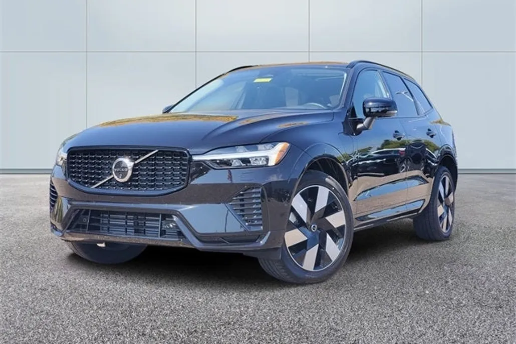 2025 Volvo XC60 Hybrid T8 Plus photo 1