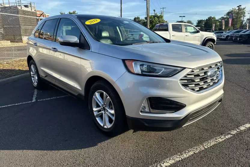 2019 Ford Edge SEL photo 1