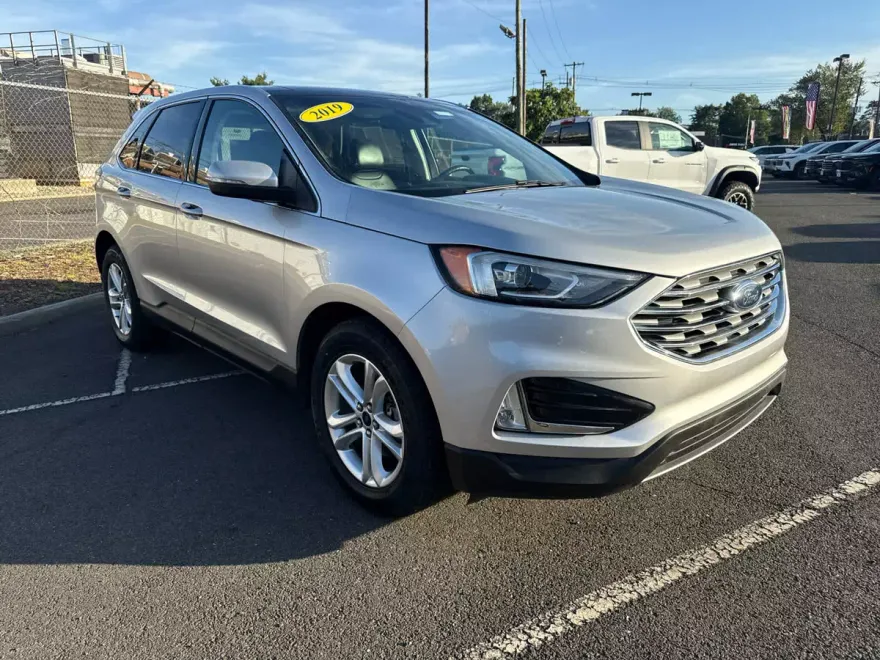 2019 Ford Edge SEL photo 1