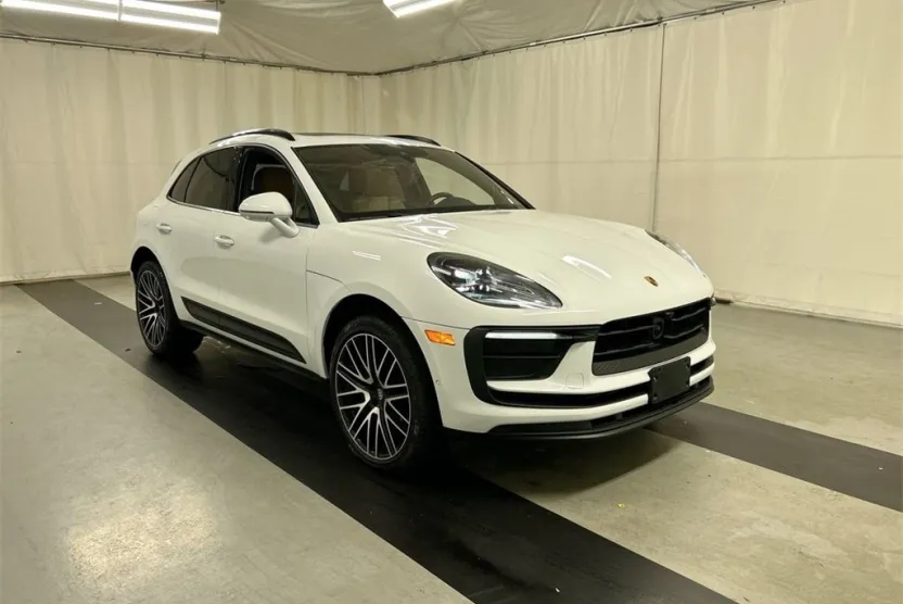 2024 Porsche Macan Base photo 1