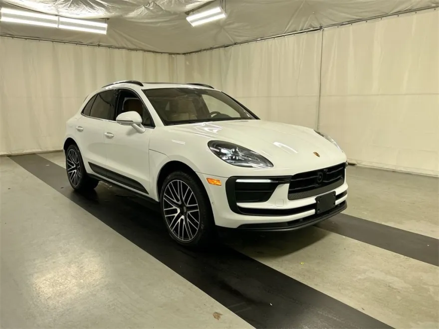 2024 Porsche Macan Base photo 1