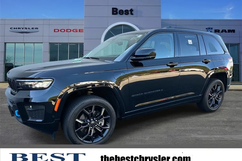 2023 Jeep Cherokee Base photo 1