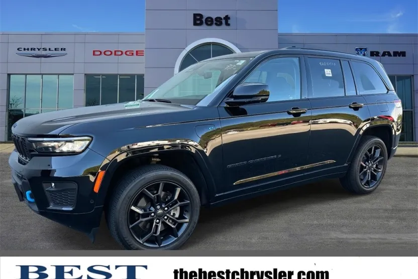 2023 Jeep Cherokee Base photo 1