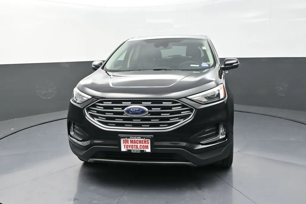 2022 Ford Edge Titanium photo 1