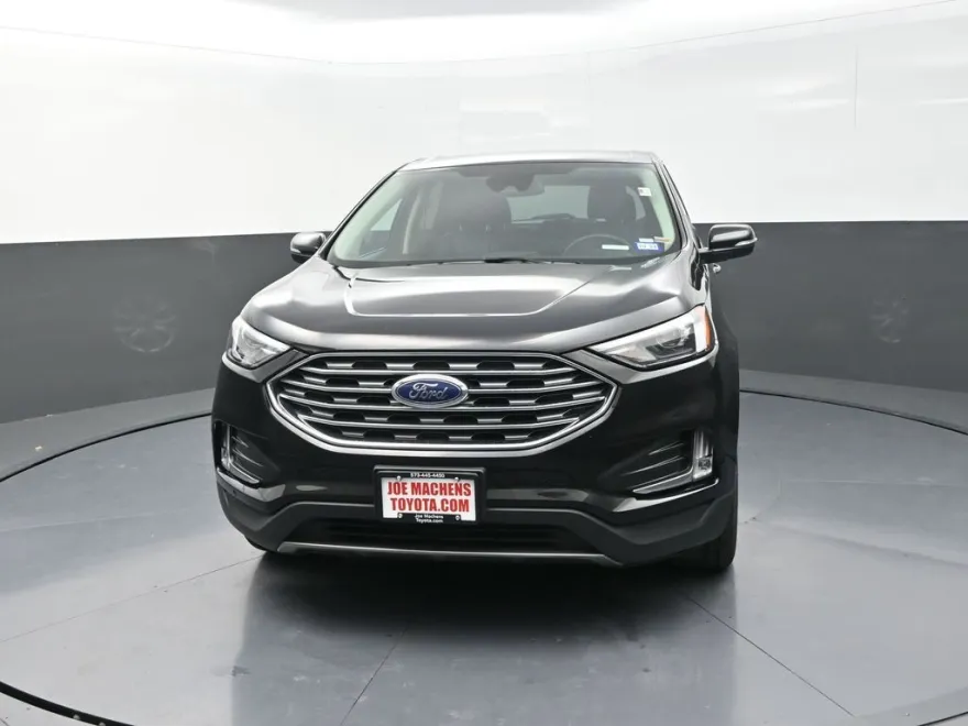 2022 Ford Edge Titanium photo 1
