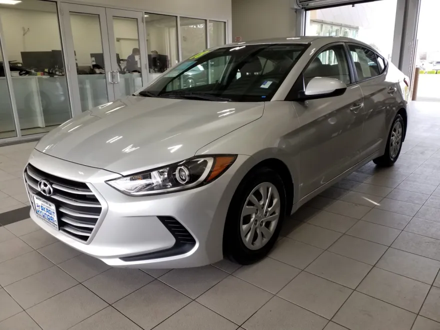 2018 Hyundai Elantra SE photo 1