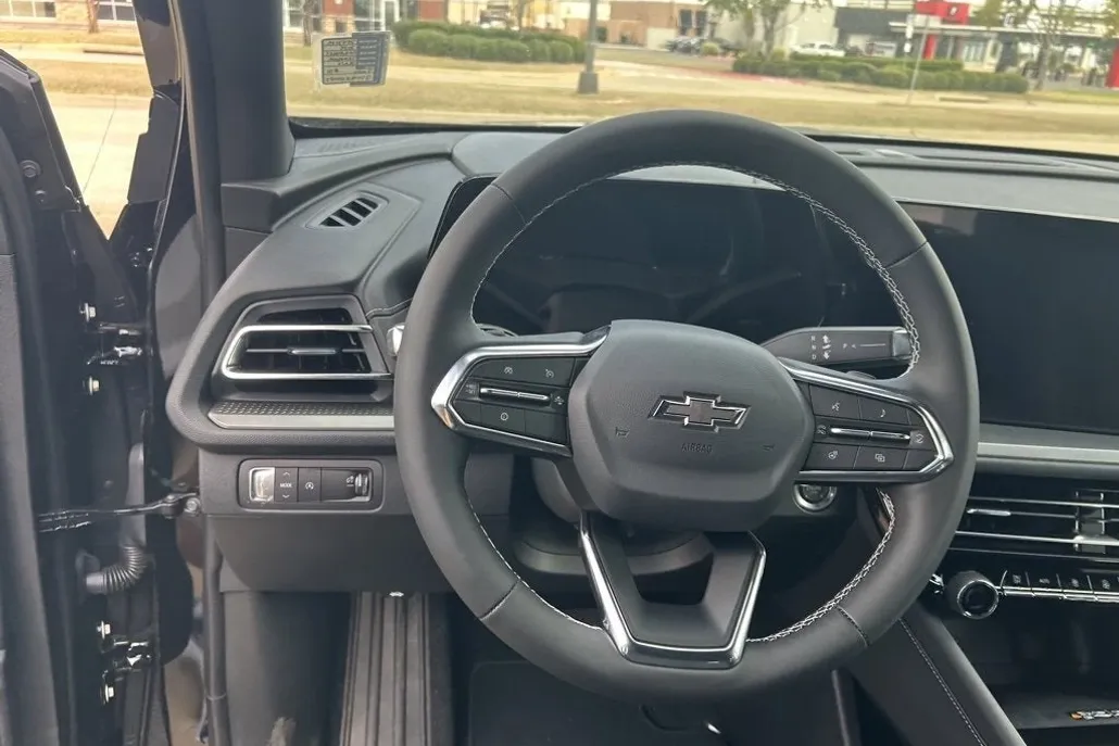 2025 Chevrolet Traverse photo 1