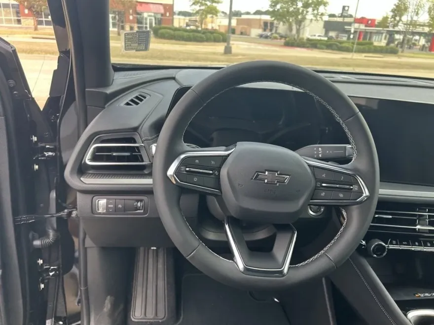 2025 Chevrolet Traverse photo 1