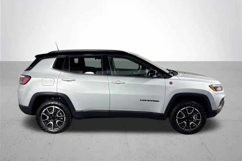 2024 Jeep Compass Trailhawk photo 1