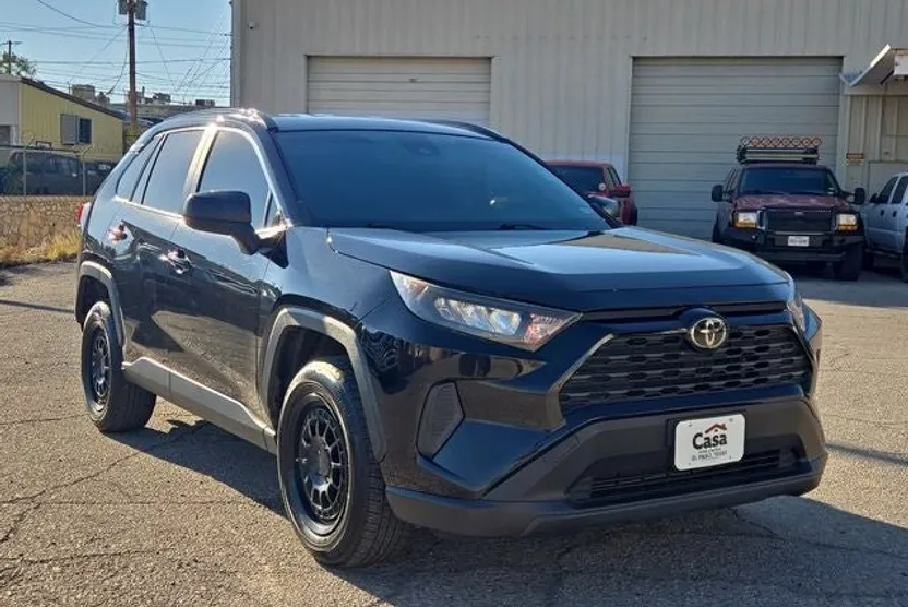 2019 Toyota RAV4 LE photo 1