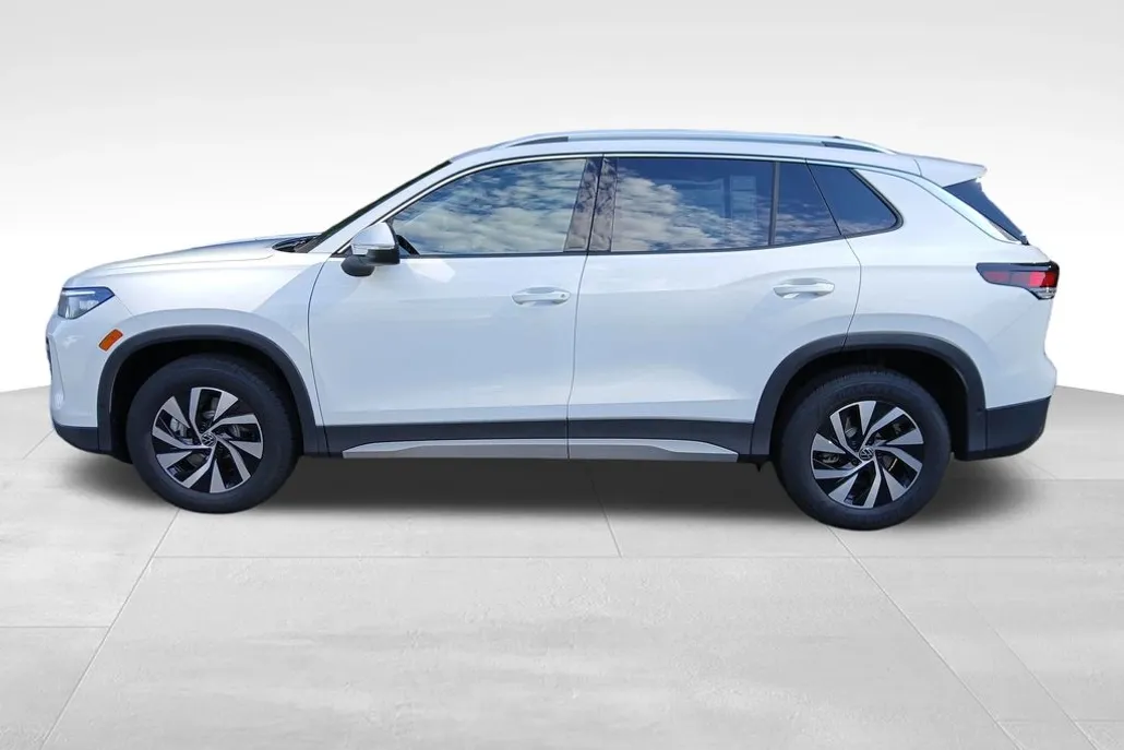 2025 Volkswagen Tiguan S photo 1