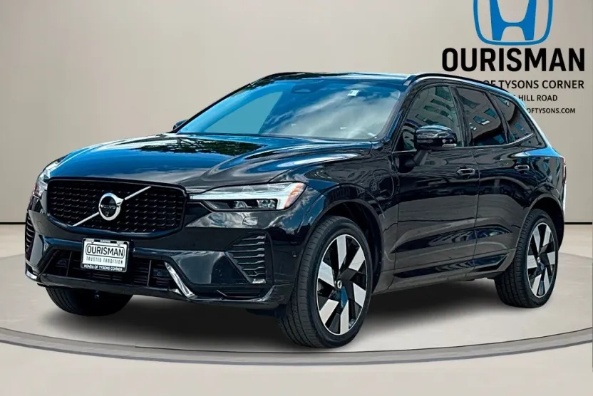 2024 Volvo XC60 Plus photo 1